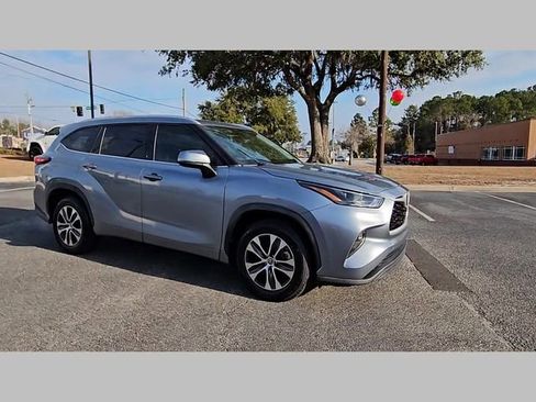 Used 2022 Toyota Highlander XLE image 35