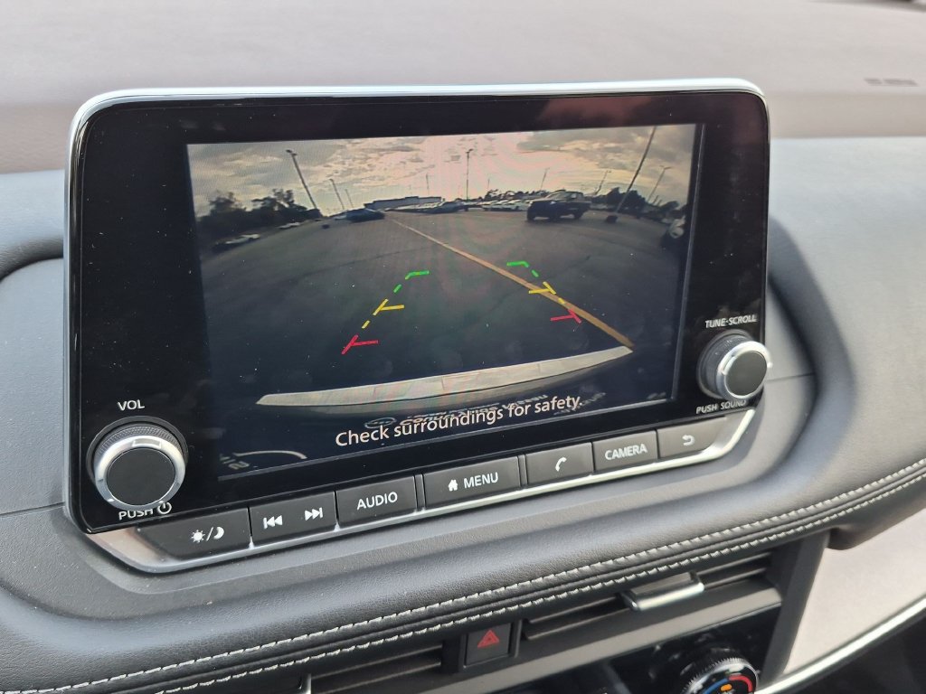 Used 2023 Nissan Rogue SV AWD/4WD image 19