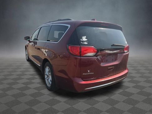 Used 2017 Chrysler Pacifica Touring-L w/ Tire & Wheel Group FWD image 5