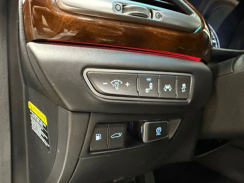 Used 2017 Genesis G90 3.3T Premium image 40