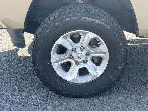 Used 2016 Toyota Tacoma SR5 w/ Towing Package image 21