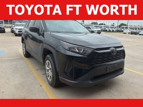 Used 2021 Toyota RAV4 LE FWD image 1