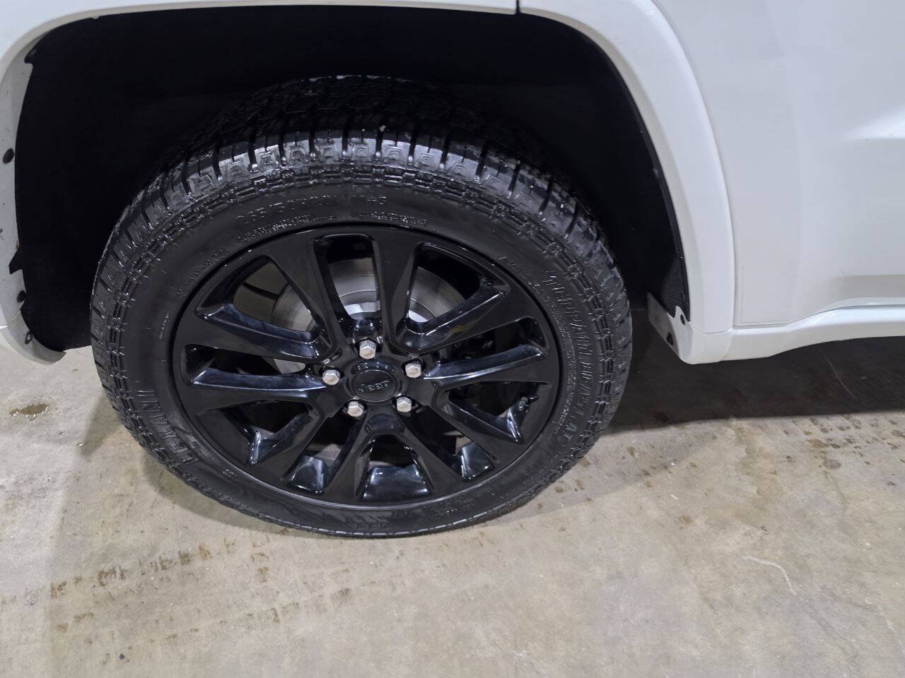 Used 2019 Jeep Grand Cherokee Altitude AWD/4WD image 21