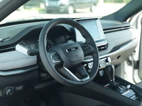 Used 2025 Jeep Compass Latitude AWD/4WD image 27