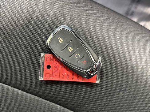 Used 2022 Chevrolet Trax LT w/ LT Convenience Package image 31