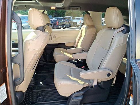 Certified 2021 Toyota Sienna XLE w/ XLE Plus Package AWD/4WD image 10