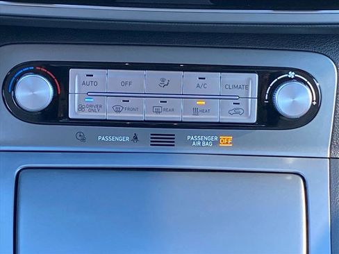 Used 2023 Hyundai Kona SEL image 10