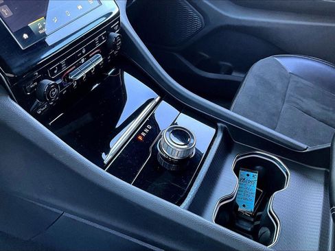 Used 2023 Jeep Grand Cherokee L Laredo image 15