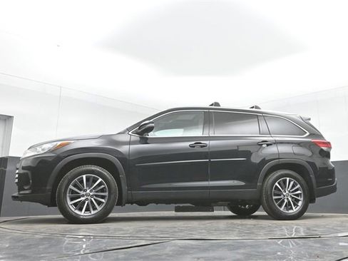 Used 2019 Toyota Highlander XLE image 48