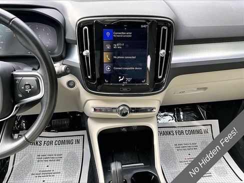 Used 2020 Volvo XC40 T5 Momentum w/ Protection Package Premier AWD/4WD image 6