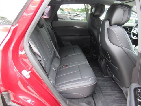 Certified 2025 Cadillac Optiq Sport 2 w/ LPO, Floor Liner Package AWD/4WD image 34