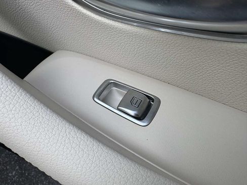 Used 2017 Mercedes-Benz E 300 4MATIC image 34