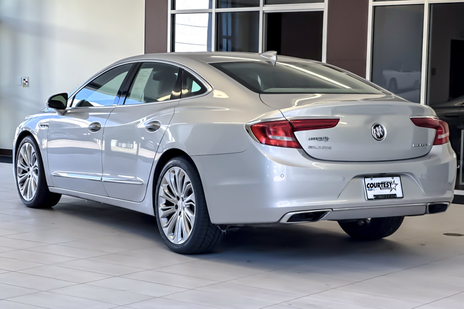Used 2017 Buick LaCrosse Essence w/ Dynamic Driver Package FWD image 6