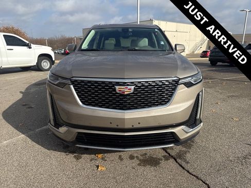 Used 2022 Cadillac XT6 Premium Luxury image 2