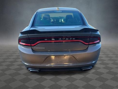 Used 2018 Dodge Charger SXT Plus RWD image 3