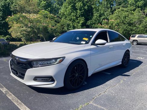 Used 2018 Honda Accord Sport image 2