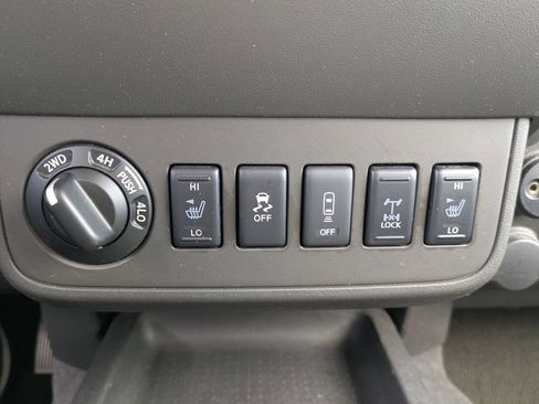 Used 2018 Nissan Frontier PRO-4X image 23