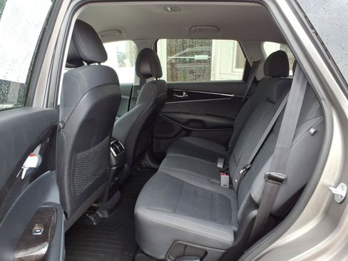 Used 2016 Kia Sorento AWD w/ LX Convenience Package image 10