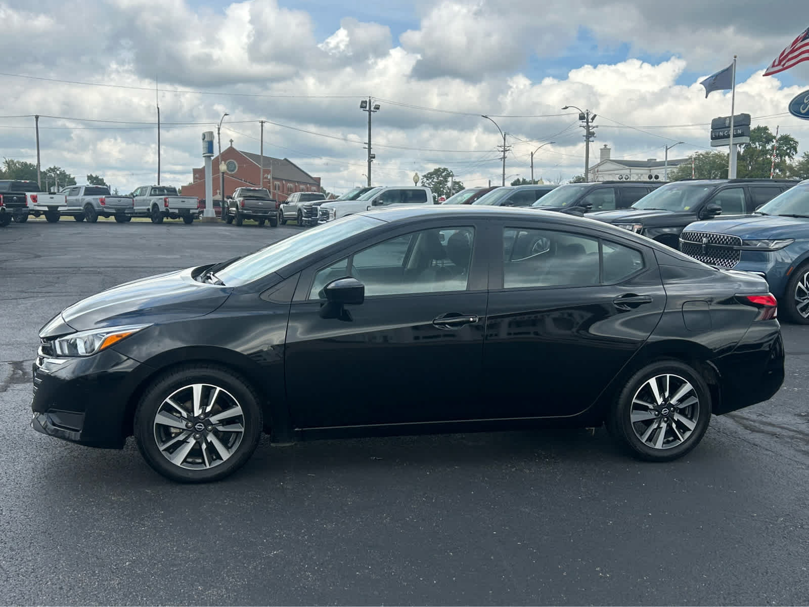 Used 2024 Nissan Versa SV FWD image 1