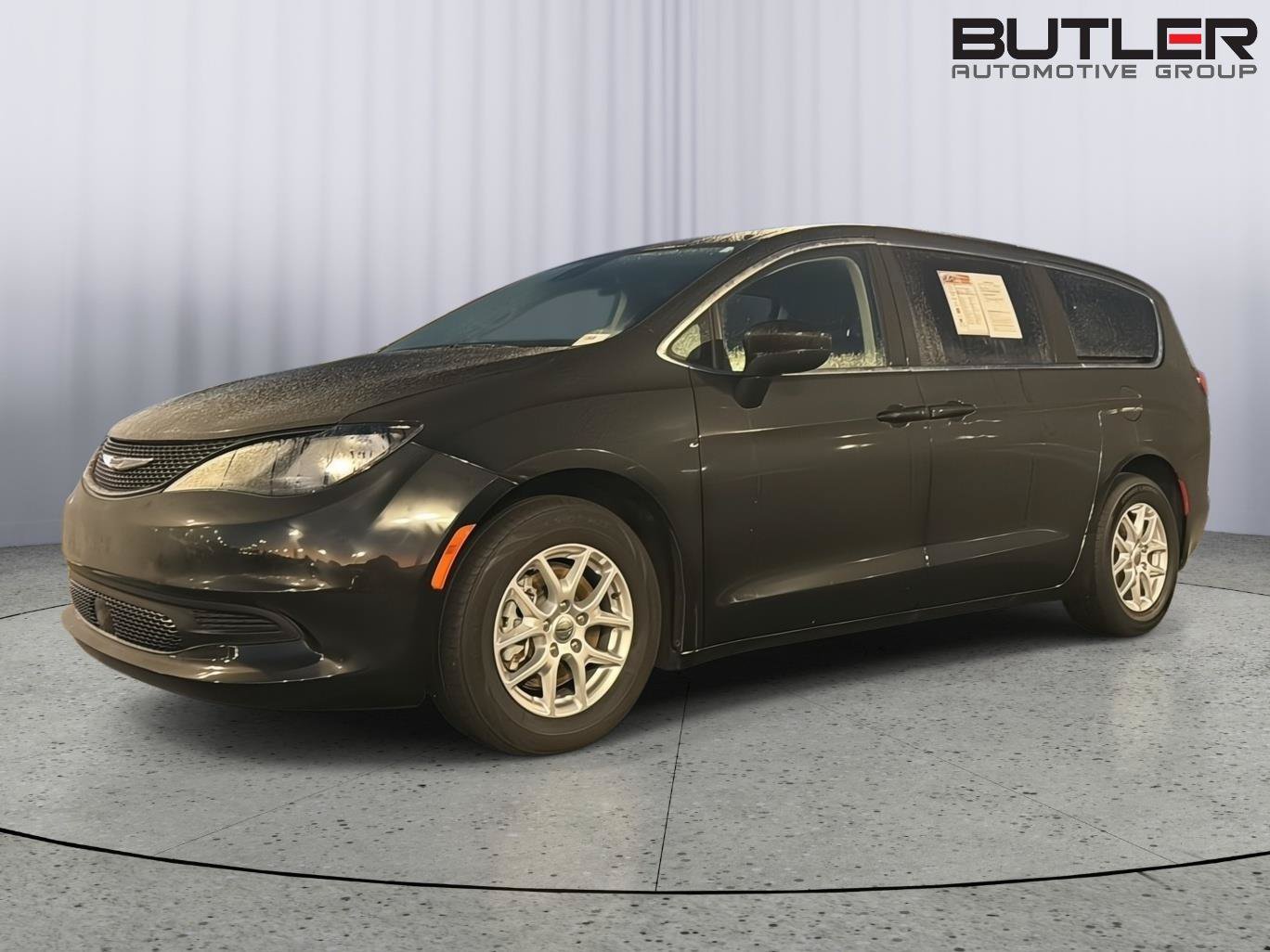 Used 2023 Chrysler Voyager LX FWD image 1