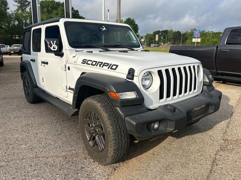 Used 2024 Jeep Wrangler Sport S image 9