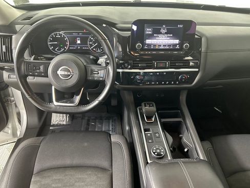 Used 2025 Nissan Pathfinder SV image 21