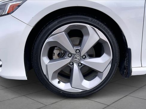 Used 2018 Honda Accord Touring image 11