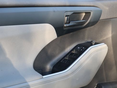 Used 2023 Toyota Highlander L image 26