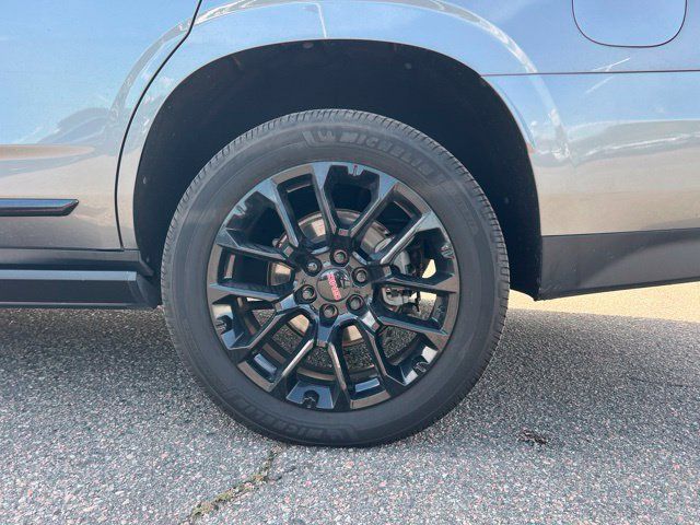 Used 2021 GMC Yukon Denali w/ Denali Premium Package AWD/4WD image 14