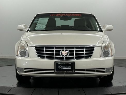 Used 2011 Cadillac DTS image 3
