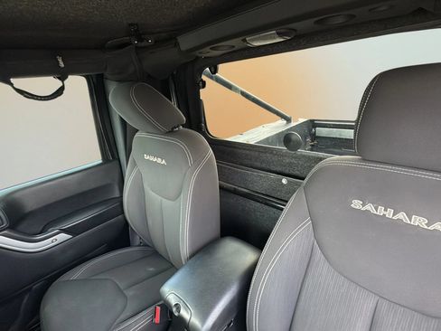 Used 2016 Jeep Wrangler Unlimited Sahara AWD/4WD image 24