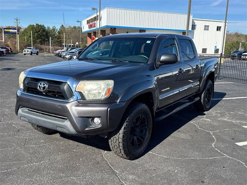 Used 2015 Toyota Tacoma PreRunner image 2