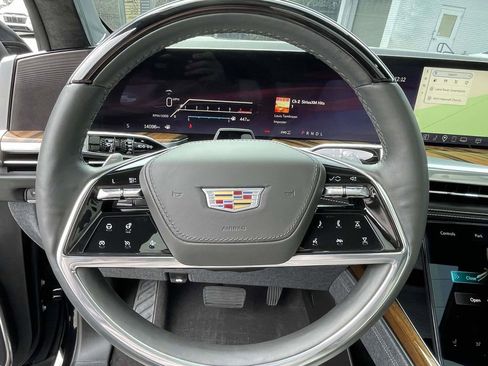 Certified 2025 Cadillac Escalade ESV Sport Platinum image 24