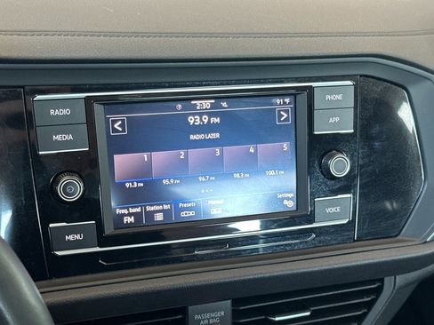 Certified 2024 Volkswagen Jetta SE w/ Panoramic Sunroof Package image 17