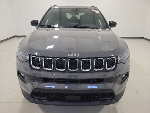 Used 2023 Jeep Compass Latitude AWD/4WD image 6