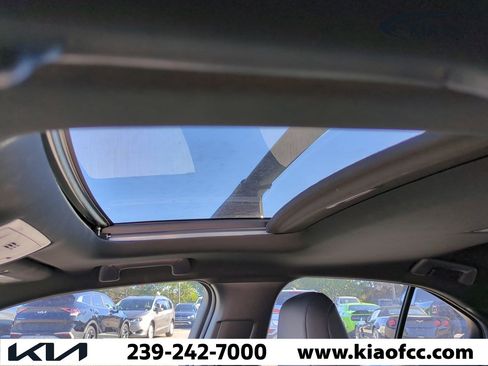 Used 2019 Lexus UX 200 image 19