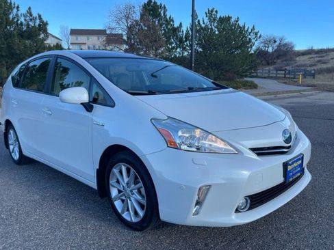 Used 2014 Toyota Prius V Five image 1
