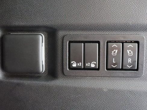 Used 2022 Chevrolet Tahoe RST w/ Luxury Package image 34