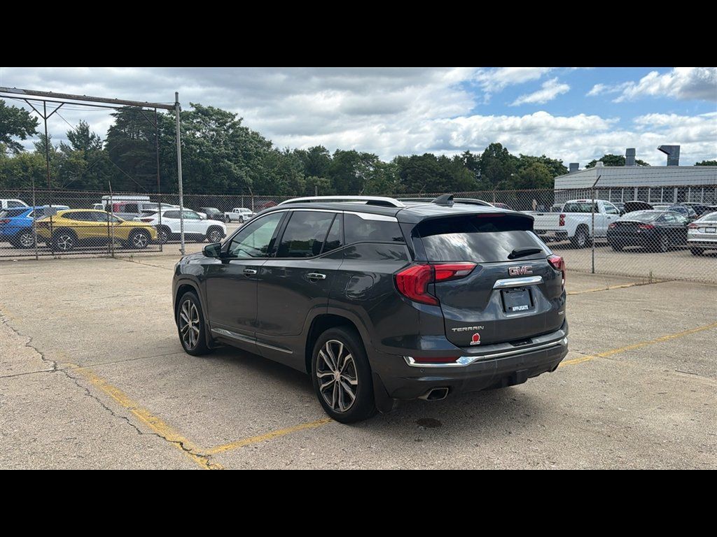 Used 2019 GMC Terrain Denali w/ GMC Pro Grade Package AWD/4WD image 4