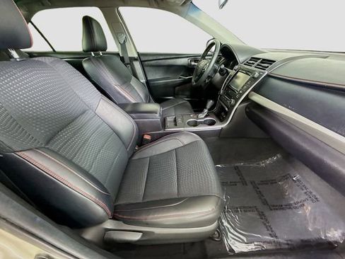 Used 2015 Toyota Camry SE w/ Moonroof Package image 26