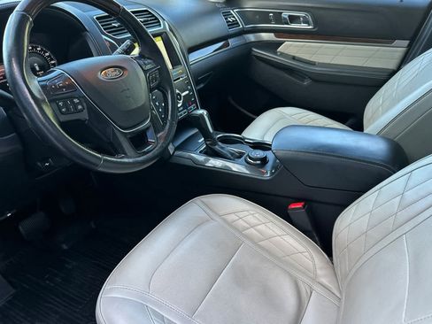 Used 2017 Ford Explorer Platinum image 11