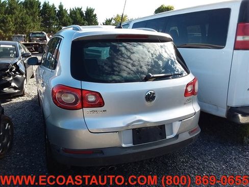 Used 2010 Volkswagen Tiguan SE image 3