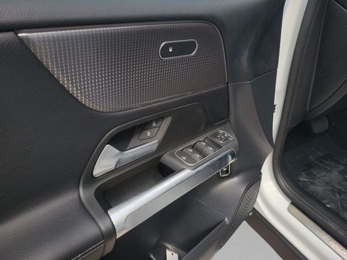 Certified 2022 Mercedes-Benz GLB 250 image 16
