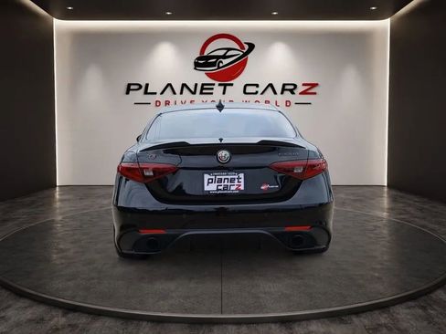 Used 2019 Alfa Romeo Giulia Ti Sport w/ Quick Order Package 22U Sport RWD image 4
