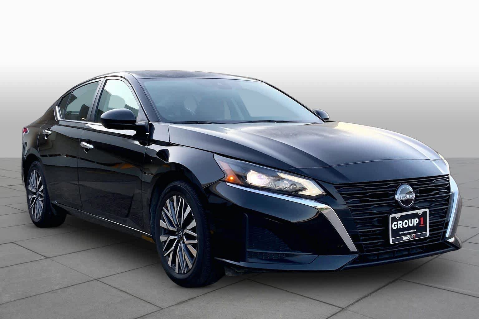 Used 2025 Nissan Altima 2.5 SV FWD image 3