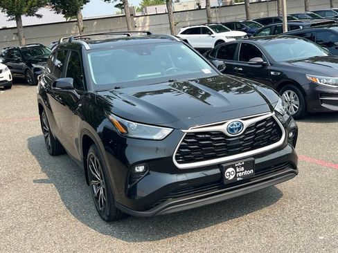 Used 2023 Toyota Highlander XLE AWD/4WD image 5