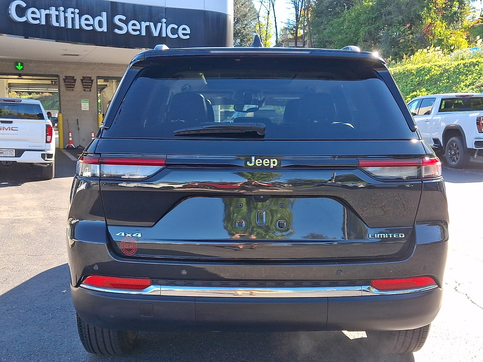 Used 2024 Jeep Grand Cherokee Limited AWD/4WD image 5