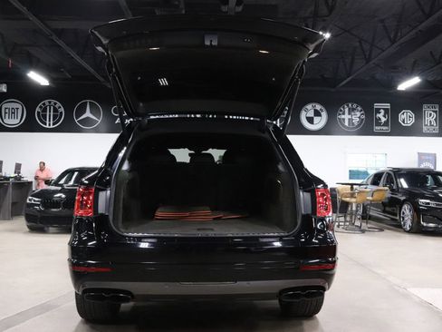 Used 2020 Bentley Bentayga Design Series AWD/4WD image 22