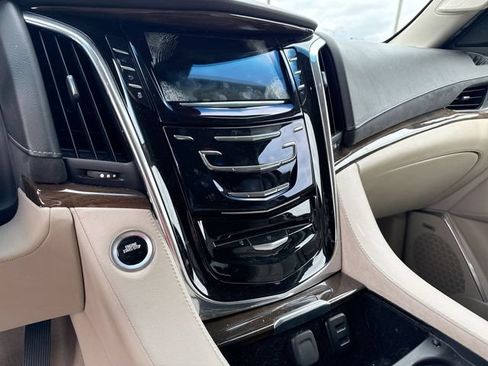 Used 2018 Cadillac Escalade ESV Premium Luxury AWD/4WD image 14