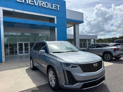 Used 2024 Cadillac XT6 Luxury FWD image 3
